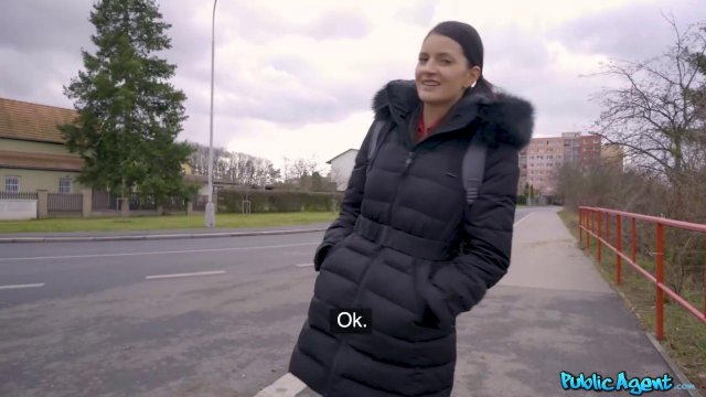 Превью Симпатичная студентка согласилась трахнуться с незнакомцем за деньги № 35541