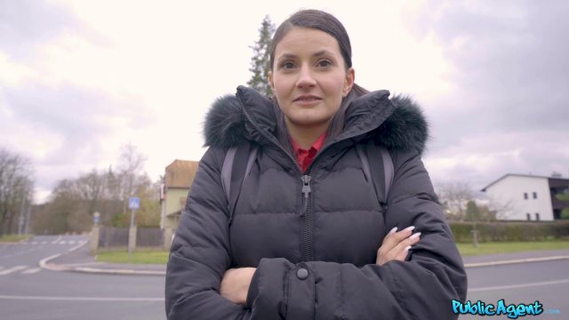 Превью Симпатичная студентка согласилась трахнуться с незнакомцем за деньги № 35541