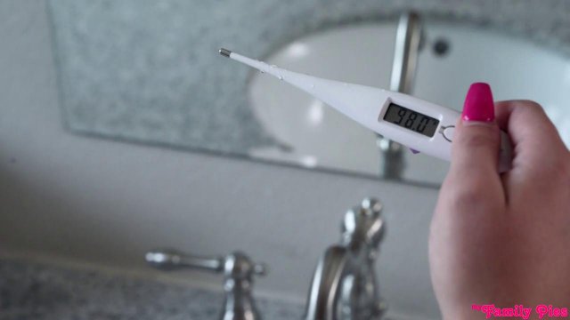 Превью Красивой блондинке пришлось отсосать член своего арендодателя № 35733
