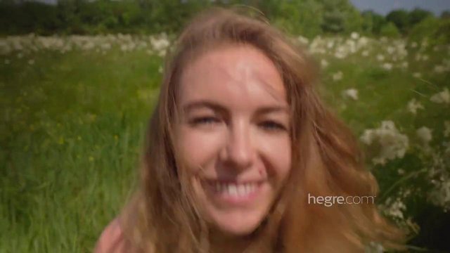 Превью Красивая телочка сняла для своего парня эротическое видео № 35762