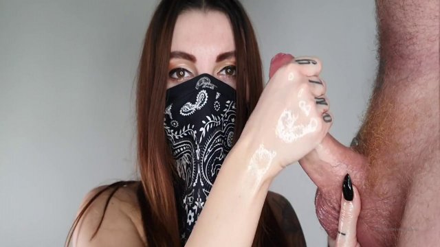 Превью Восточная красотка в арафатке делает страстный массаж члена № 35775