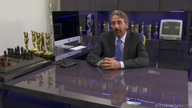 Превью Сексуальная секретарша обслужила своими дырочками босса и его помощника № 35784