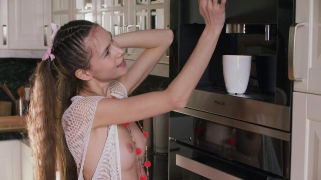 Превью Симпатичная девушка с двумя хвостиками страстно ласкает свою киску на кухне № 35789