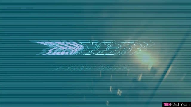 Превью Молоденькая блондинка приехала на вызов к опытному мужчине № 35809