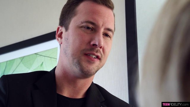 Превью Позвал проститутку и жестко оттрахал ее в номере отеля № 35848
