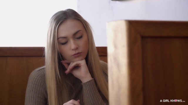 Превью Две эффектные лесбиянки довели друг друга до оргазма на кухне № 35886