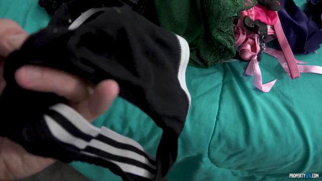 Превью Рыжая худышка орет от длинного члена в пилотке № 36669