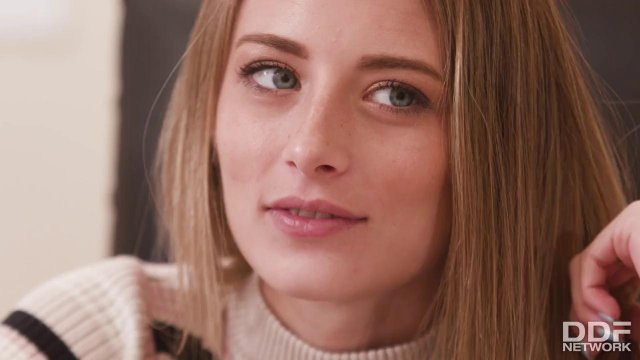 Превью Студентка отдалась в анал очкастому преподу № 36681