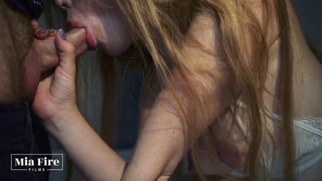 Порет сучку в белье после мокрого отсоса