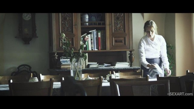 Превью Наказала горничную сидением на лице № 36949