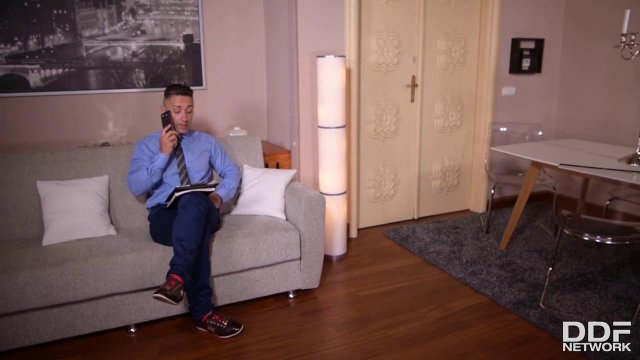 Превью Выебал ассистентку после разговора с женой № 36979