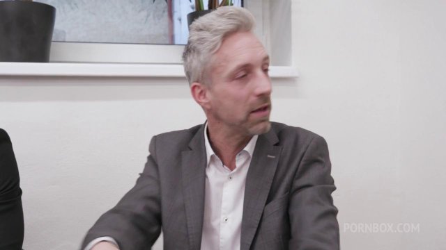 Превью Секретаршу трахают в два члена на конференции № 41756