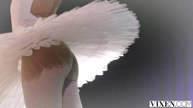 Превью Пируэты балерины на большом хую № 44783