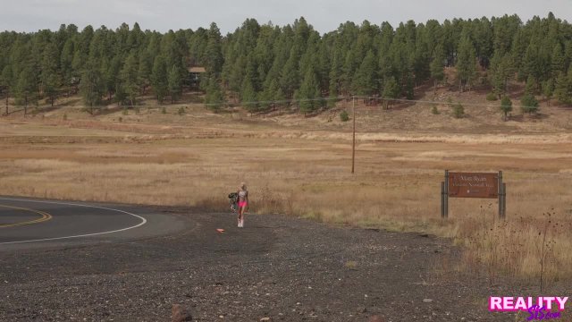 Превью Моя сестра невероятно услужливая № 47522