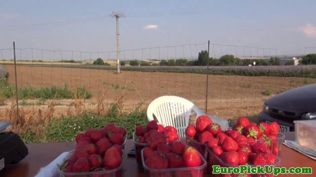 Превью Деваха вышла из машины и дала в глубокую пухлую пизду водителю № 4769