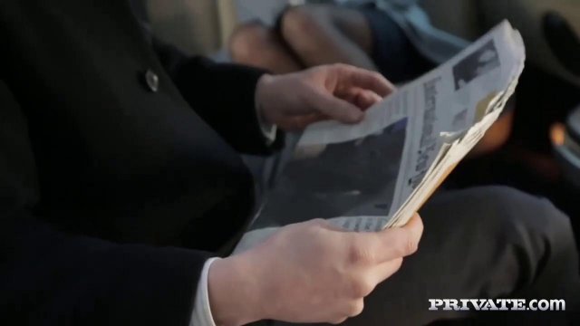 Превью Красотка в дорогой машине в чулках скачет на члене бизнесмена № 4892