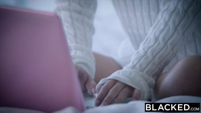 Превью Черный сует до яиц бритый шланг в аппетитную писечку роскошной подруги № 4961